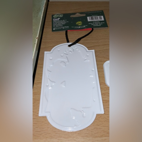 Dr. Seuss The Grinch Metal Wall Hanging Sign Bundle - Picture 4 of 10